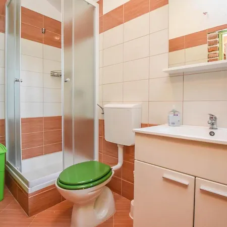 House Luce Neviđane